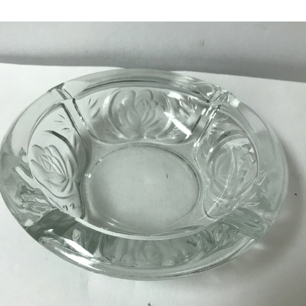 Rosebud King Indonesia ashtrays. vintage ashtrays EUC